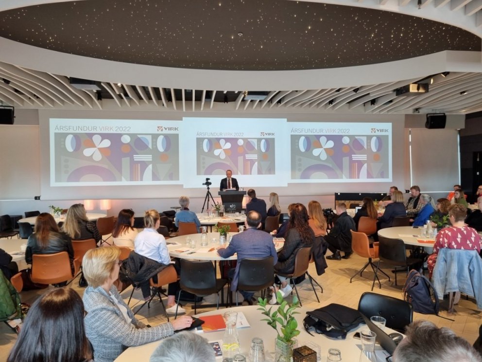 Mynd af www.virk.is. Guðmundur Ingi Guðbrandsson, félags- og vinnumarkaðsráðherra ávarpaði ársfundin&hellip;