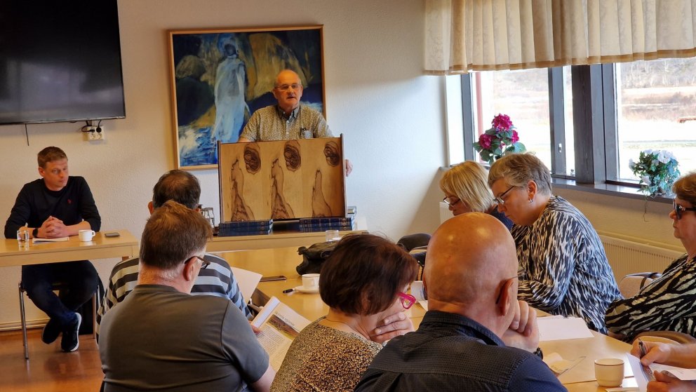 Björn að flytja skýrslu stjórnar þar sem m.a. kom fram að þann 1. október nk. verði mikil tímamót á &hellip;