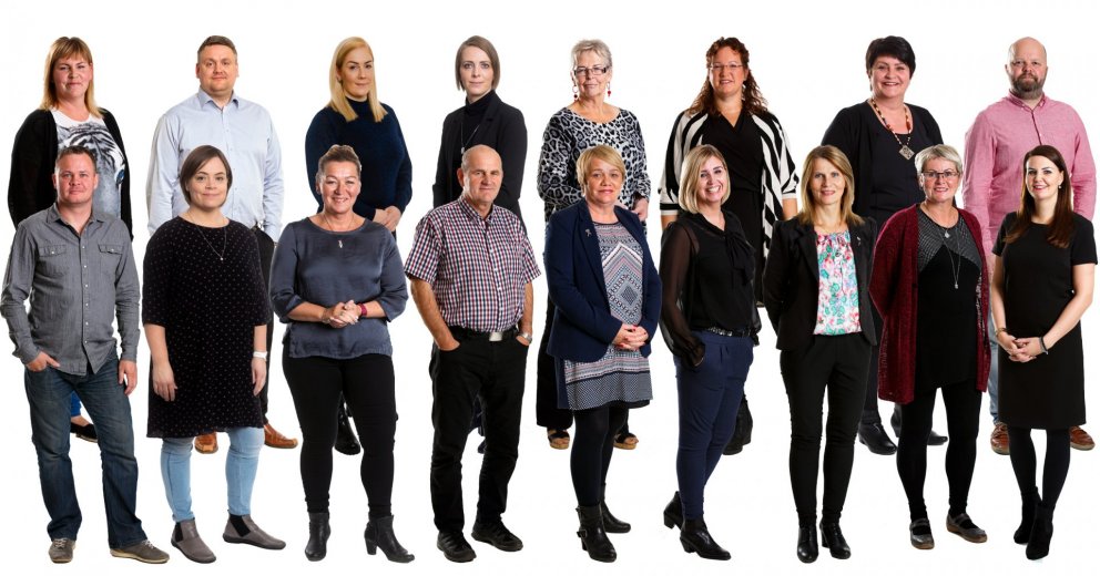 Lokum kl. 14:30 í dag vegna starfsmannafundar