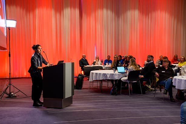 Vinnustofunni stjórnaði Sara Hassan, rithöfundur, fyrirlesari og sérfræðingur í valdníðslu og kynbun…