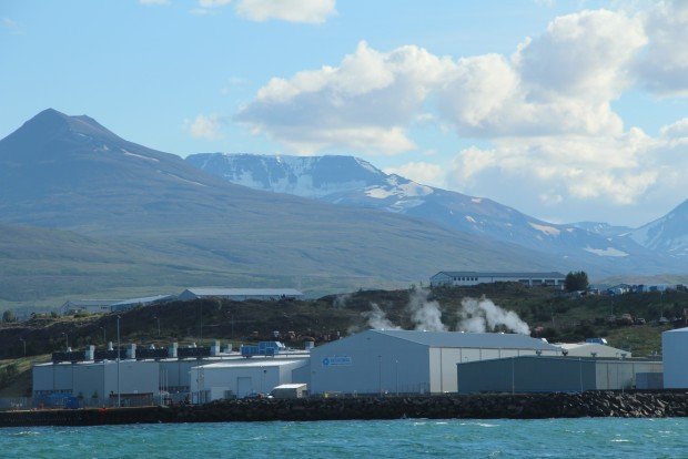 Vísað vegna kjarasamnings við Becromal