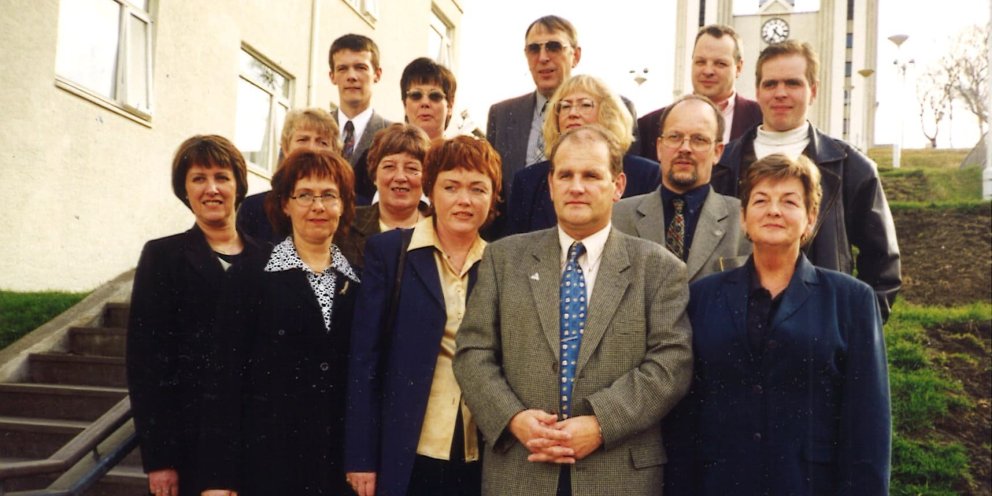 Á myndinni, sem tekin var að stofnfundi loknum, má sjá stjórnarmenn í fyrstu stjórn Einingar-Iðju.