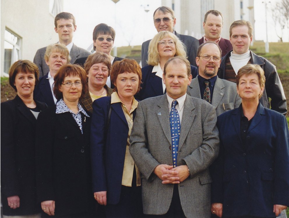 Á myndinni, sem tekin var að stofnfundi loknum, má sjá stjórnarmenn í fyrstu stjórn Einingar-Iðju. E&hellip;