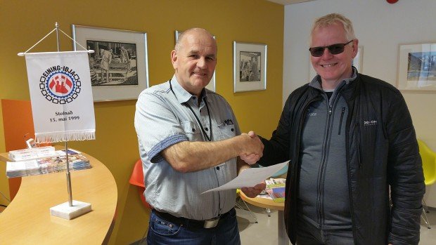 Björn og Magnús að lokinni undirskrift