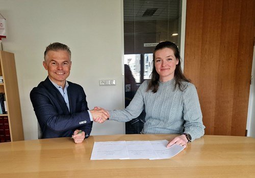 Hér má sjá þau Örvar Þór Ólafsson. starfandi framkvæmdastjóra BÍ, og Björgu Bjarnadóttur, framkvæmda&hellip;