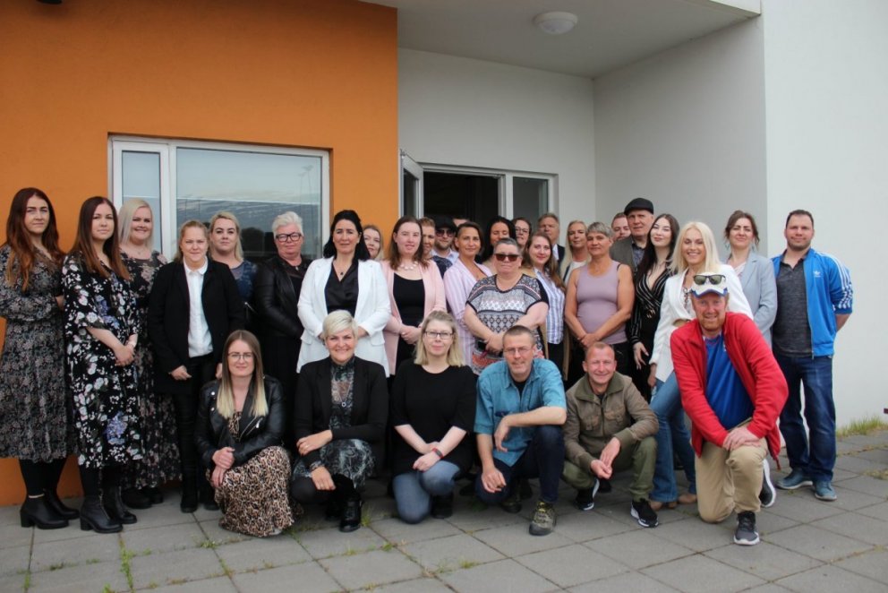 Hluti brautskráningarhópsins sem lauk námi sínu í SÍMEY með formlegum hætti í gær. Mynd af simey.is