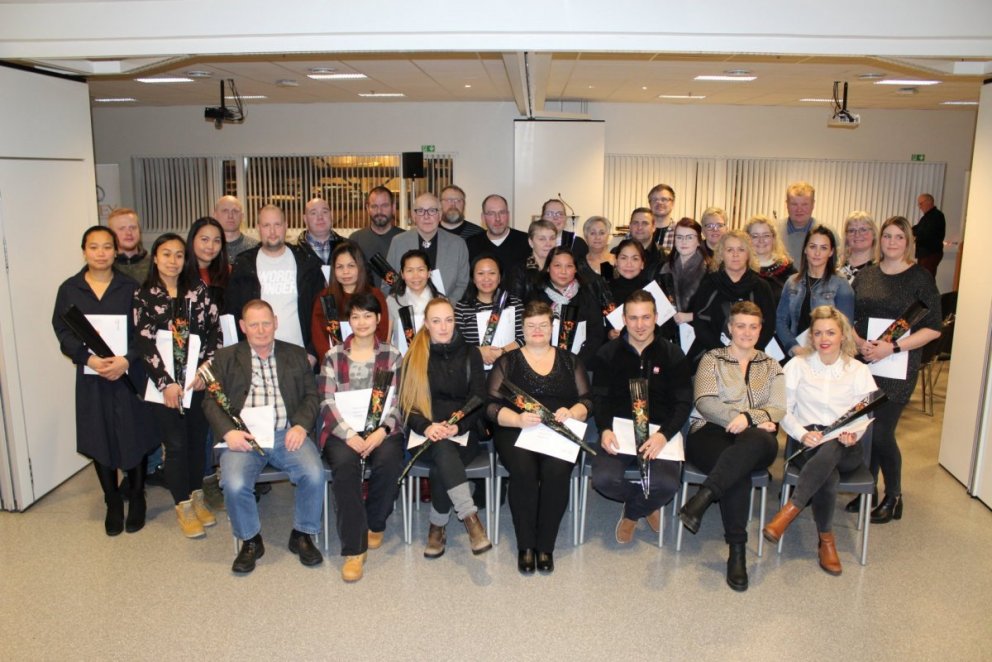 Fimmtíu og fjórir nemendur brautskráðust af ýmsum námsbrautum. Mynd fengin af www.simey.is