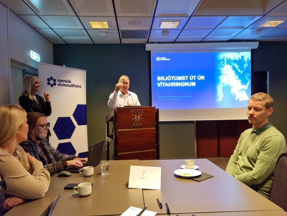 Mynd af vef Framsýnar þar sem má sjá bæði Rut og Tryggva á vinnufundi SA sl. föstudag