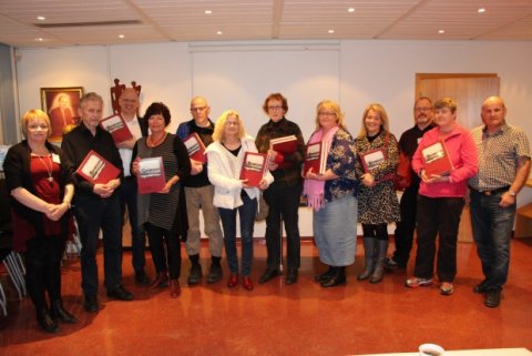 Bókagjöf til bókasafna og skóla á svæðinu