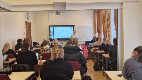 Þetta er í fimmta sinn sem félagið er beðið um að koma með slíka kynningu í skólann.