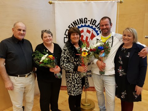 Á myndinni má sjá gullmerkjahafana ásamt formanni og varaformanni félagsins. F.v.:Björn Snæbjörnsson&hellip;