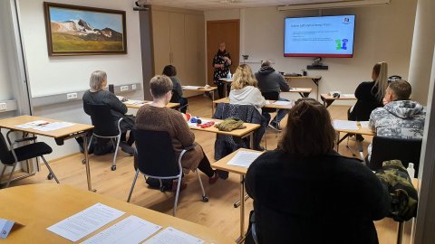 Mynd tekin á trúnaðarmannanámskeiði. Félagsmálaskóli alþýðu sér um námskeiðin, en hann er starfræktu…