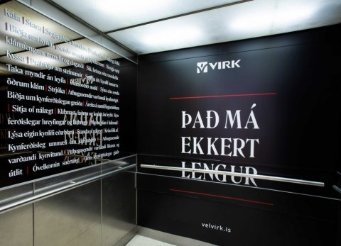Skýr skilaboð í lyftu í Kringlunni eru hluti vitundarvakningarinnar.