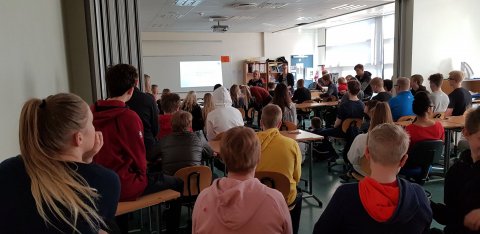 Frá árinu 1998 hafa starfsmenn Einingar-Iðju farið í skólaheimsóknir í alla 10. bekki á félagssvæðin&hellip;