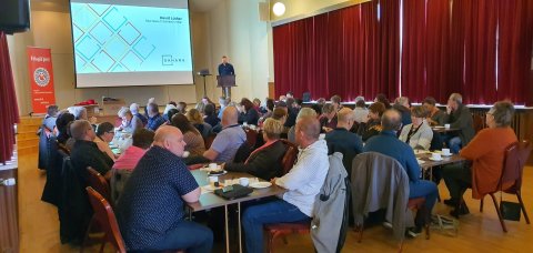 Fjölmargar fyrirspurnir komu úr sal og urðu úr góðar umræður út frá þessum erindum, sem öll voru alv&hellip;