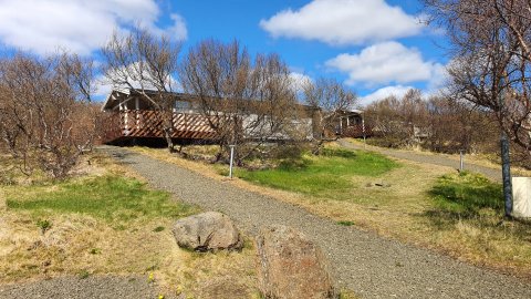 Laust í Munaðarnesi frá og með deginum í dag - húsið er leigt