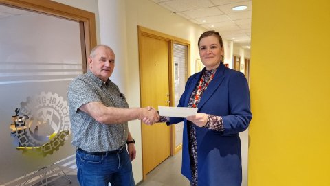 Styrkur til hjálparstarfs afhentur