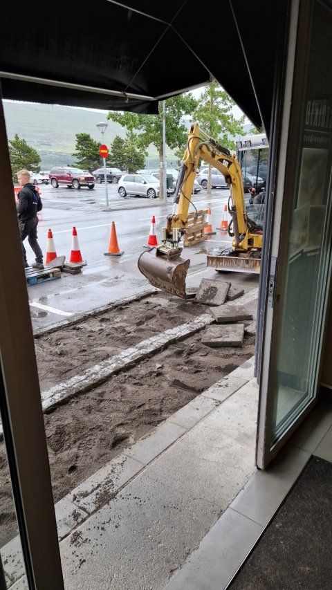 Framkvæmdir framan við Alþýðuhúsið