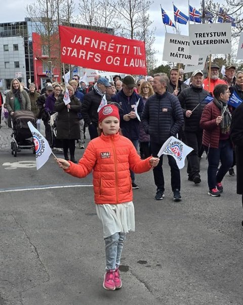 Fjölmenni safnaðist saman  á Akureyri þann 1. maí sl. til að taka þátt í kröfugöngu sem stéttarfélög…
