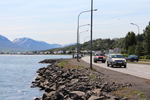 Háar arðgreiðslur til hluthafa á sama tíma og iðgjöld á almenning hækka