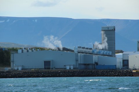 Skrifað undir samning við TDK