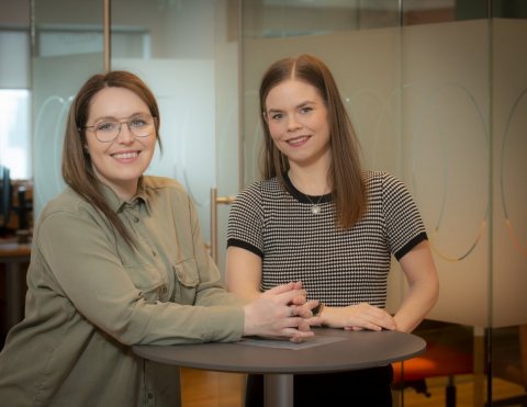 Berglind og Guðrún Rakel