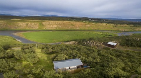 Laust í Munaðarnesi frá næsta föstudegi vegna forfalla