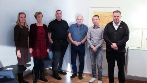 Á myndinni sem tekin var við þetta tækifæri eru frá vinstri:
Guðbjörg Kristmundsdóttir, formaður Ve&hellip;