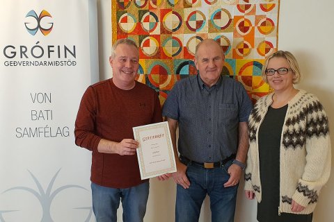 Björn ásamt forstöðumanni Grófarinnar, Valdísi Eyju Pálsdóttur sálfræðingi og Friðriki Einarssyni, f&hellip;