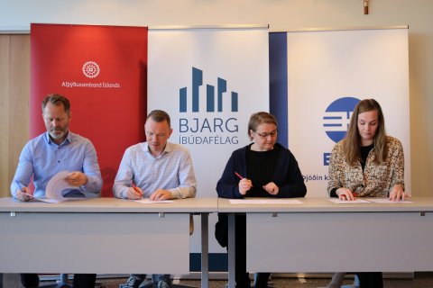 Forseti ASÍ, formaður BSRB, formaður VR og framkvæmdastjóri Bjargs íbúðafélags undirrituðu í dag ram&hellip;