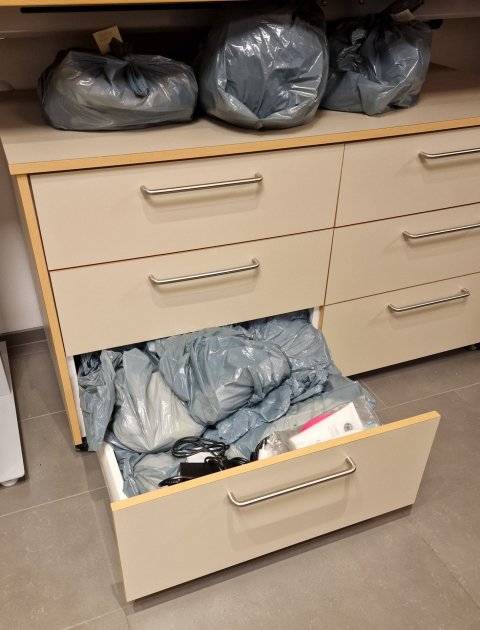 Í byrjun febrúar förum við með þessa hluti í Rauða krossinn.