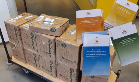 Prentaðir kjarasamningar mættir í hús