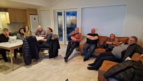 Það fór vel um þá stjórnarmenn sem mættu á fundinn í stofunni í húsi nr. 18